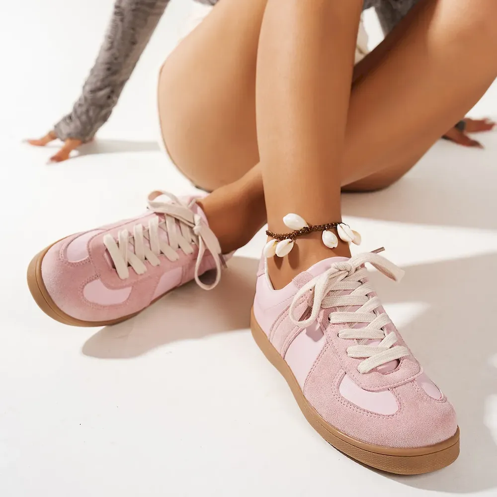 Women Casual Fashionable Flat Sneaker