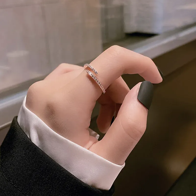 Wholesale Women Fashion Simple Zircon Ring